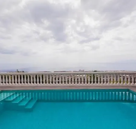 Sara En Las Moraditas Villa